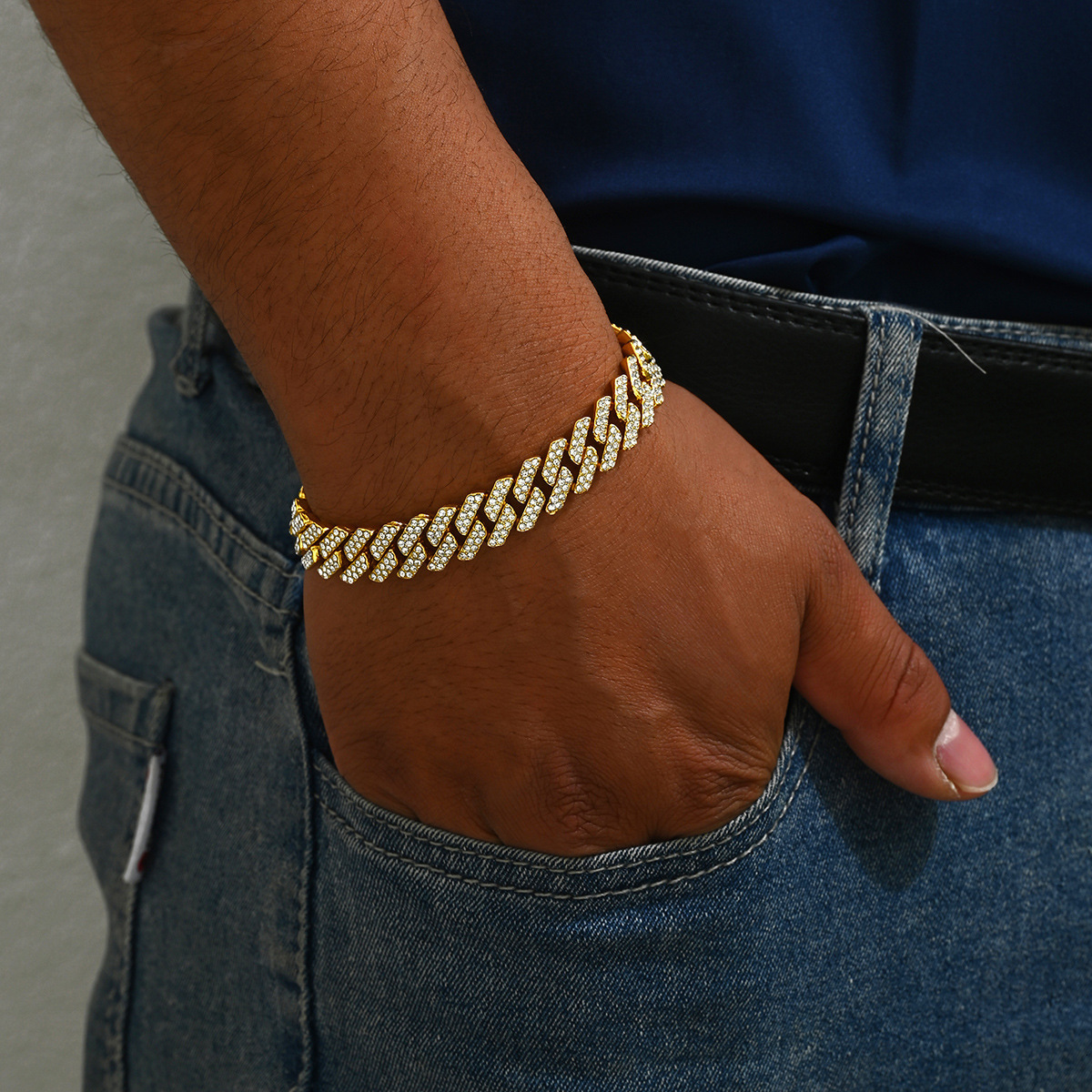 American Style Personality Inlaid Bracelet Fashion OL Light Luxury Mens Bracelet Hip Hop Niche Design Sense Hand Jewelry 241119