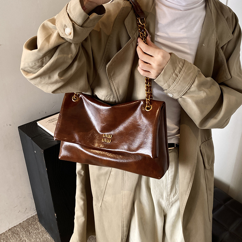 2025 mature stylish new women's tote bag with large capacity minimal design commuting chain bag