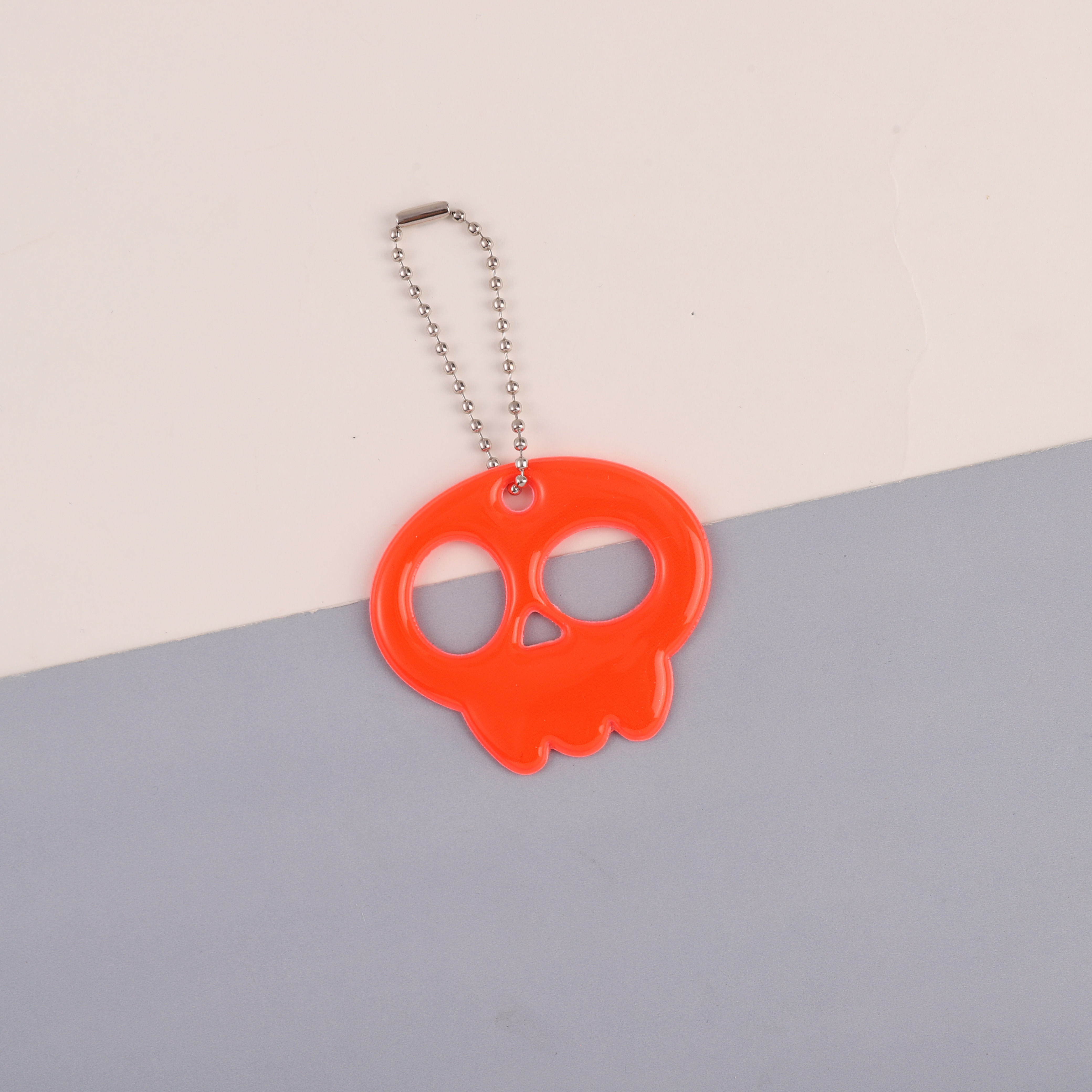 Minimalist Stylish Cartoon Skull Keychain Retro Style Hanging Pendant with Glowing Effect
