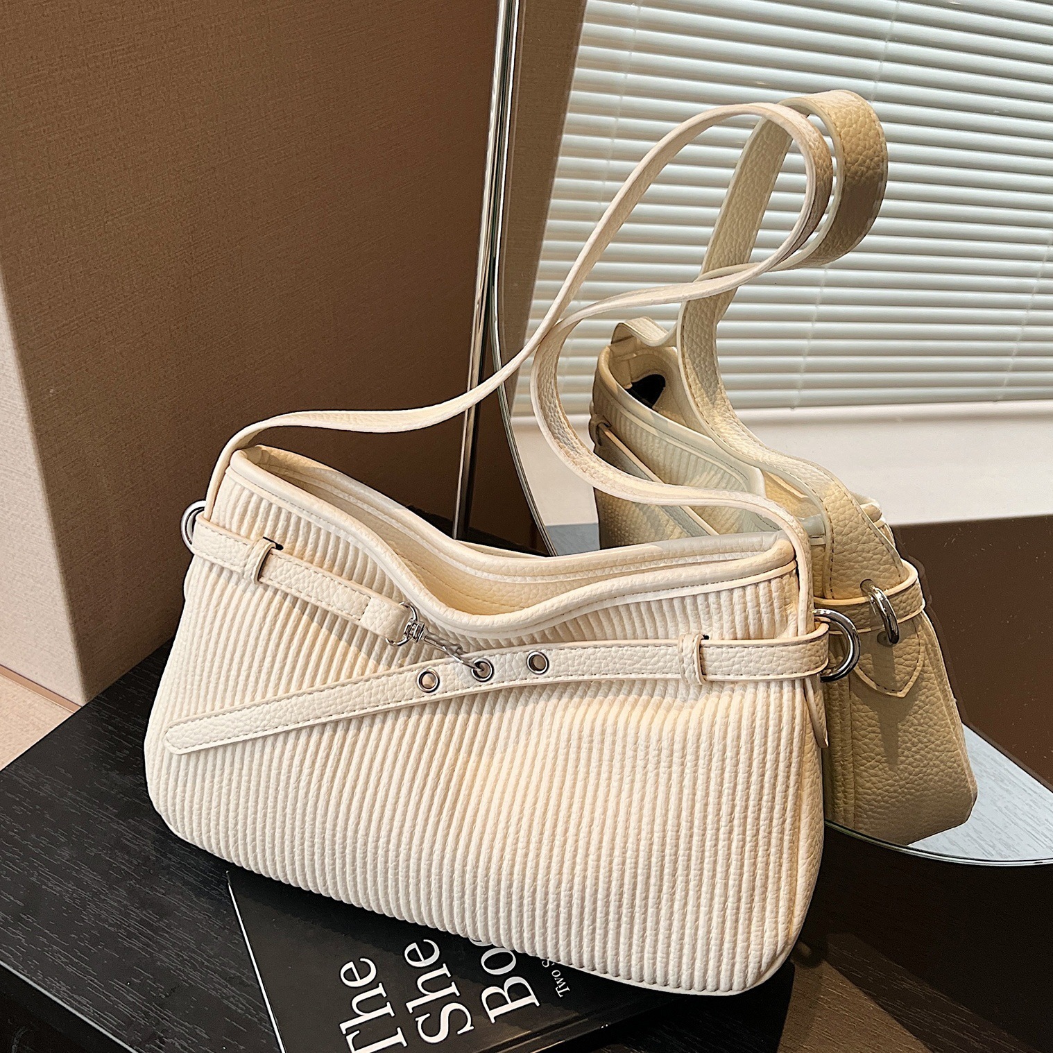 designer Large Capacity Underarm Bag for Women 2025 New Simple Versatile Summer Crossbody Bag Casual Shoulder Office Commuter Bag