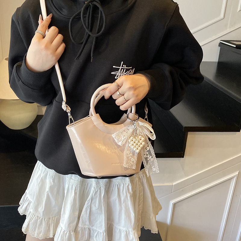 designer Niche Design High-End Sense Round Ring Handbag 2025 New Korean Version Versatile Fashion Single Shoulder Crossbody Bucket Bag