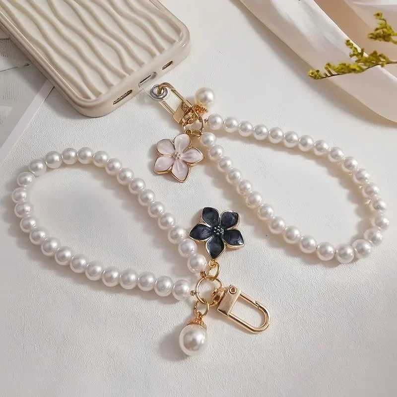 2024 Pearl Keychain Luxury Women Jewelry Shiny Pearl Bead Shell Phone Bag Backpack Charm Accessory Car Key Chain Pendant W250604