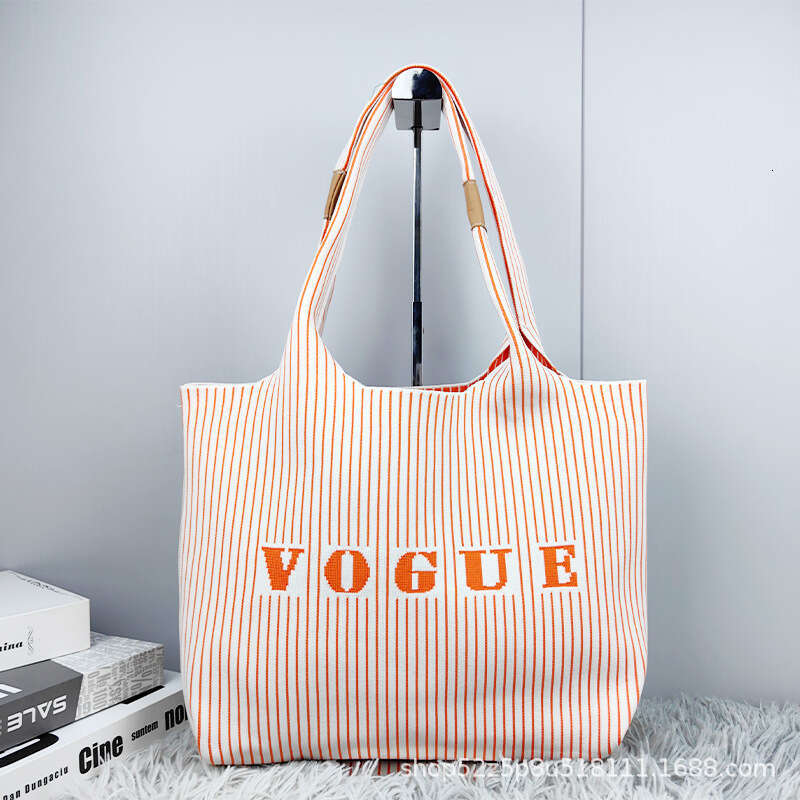 Korean 2024 New Style Leaf Pattern Tote Large Capacity Women's Casual Student Niche Design Shoulder Bag