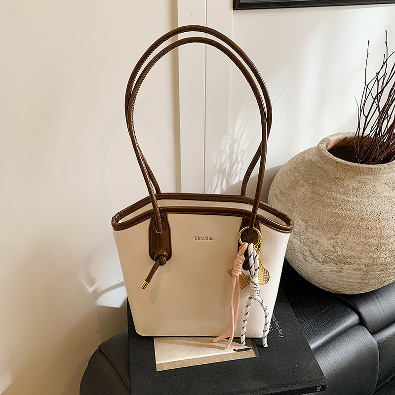 designer Trendy Simple Large Capacity Shoulder Underarm Bag for Women 2025 New High-end Fashion Versatile Handheld Bucket Bag