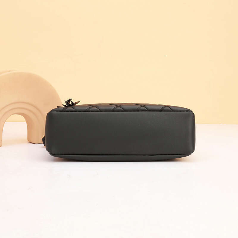 Bag crossbody women's bags middle-aged women summer tassel shoulder bag wholesale 2025 new casual fashion trend clothing