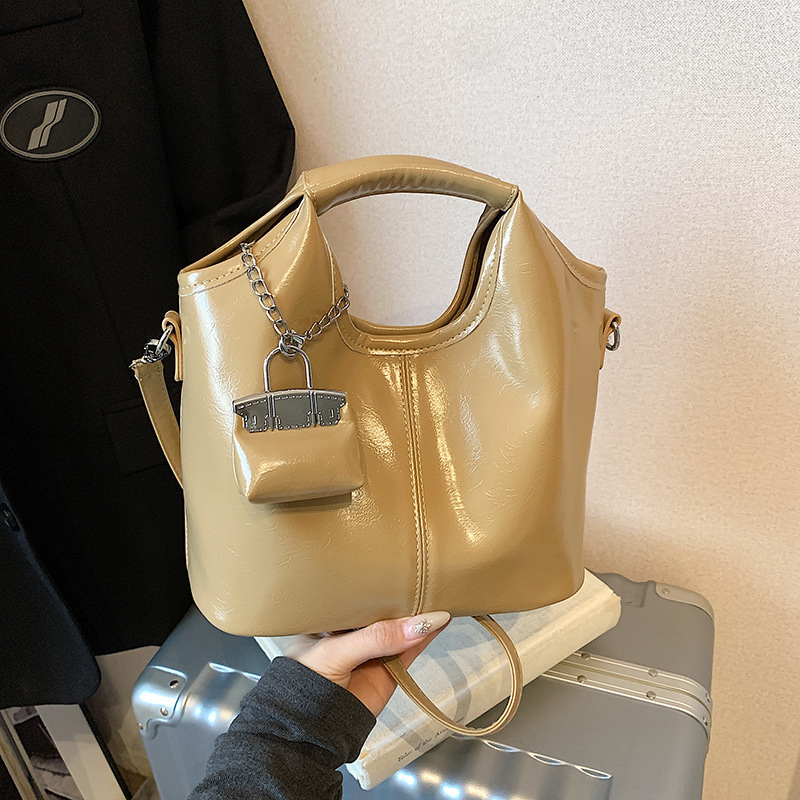 designer Lazy Style Niche Soft Leather Bag for Women 2025 Spring Summer New Large Capacity Versatile Underarm Bag Crossbody Bag Basket Bag