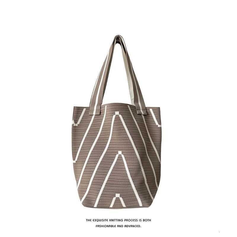 Cross border fashion women's niche design wave pattern knitted shoulder bag commuting shopping large capacity handbag