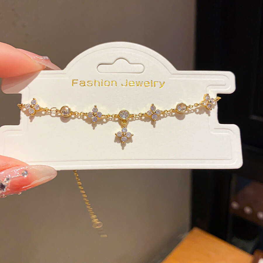 Super Shiny Zircon Rhombus Three-Petal Flower Bracelet Fashion Niche Simple Versatile Wristband Light High-End Sense Jewelry