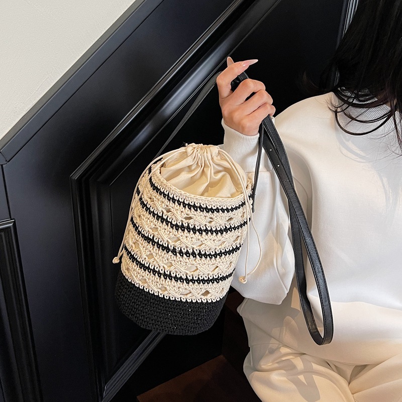 designer Woven Cotton Thread Bucket Bag Single Shoulder Patchwork Striped Bucket Bag Versatile Vacation Beach Bag Drawstring Crossbody Handbag