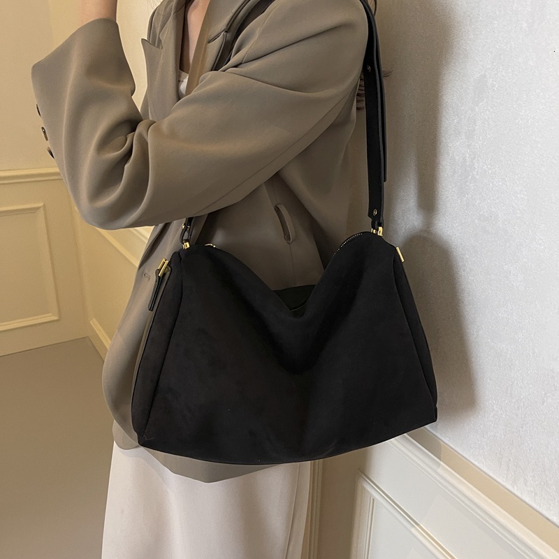 Free Shipping Korean Style Large Capacity Tote Bag Simple Shopping Bag Designer Trendy Suede Shoulder Underarm Bag 2025 Autumn New Retro Bag For Women