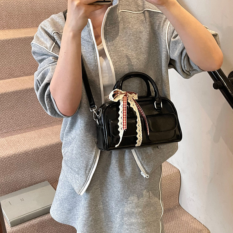 designer High-end Korean Style Commuter Handbag for Women 2025 New Large Capacity Double Pocket Shoulder Underarm Boston Bag