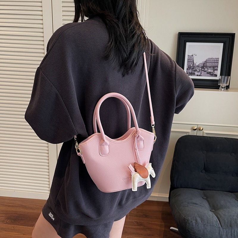 designer Handheld Lychee Texture High-End Bucket Bag for Women 2025 Summer New Korean Fashion Single Shoulder Bag Simple Small Bag