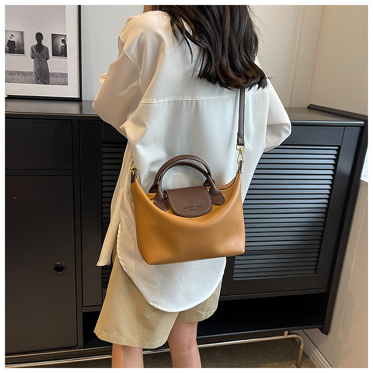 Free Shipping Shopping Bag Trendy Bags This Designer Year Versatile Crossbody Bag New Women's Fashion Simple Handheld Shoulder Small Bucket Bag