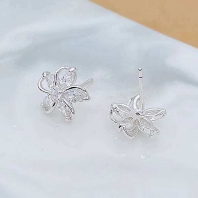 Han style diamond five petal earrings; Simple earrings; Simple fashion; Trendy elegance; Ladies gift.