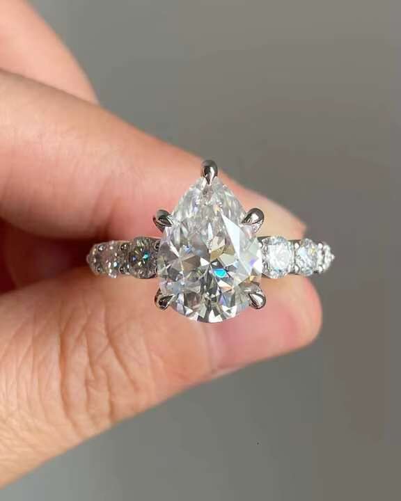 Wholesale 18k Yellow Silver Original Jewelry 4.25 Ct Pear Cut Moissanite Diamond Ring for Weddings Classic Style-Factory Price