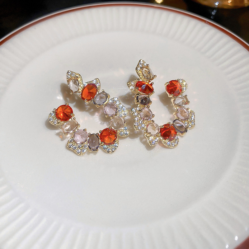 Exaggerated large earrings for women with a light luxury and high-end feel, 2024 new trend, niche design, retro