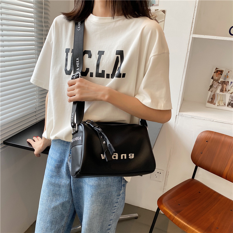 Designer Women's Diamond Encrusted Handbag New Trendy Shopping Bag Fashion Free Shipping Sports Bucket Pillow Bag Casual Texture Cylinder Shoulde