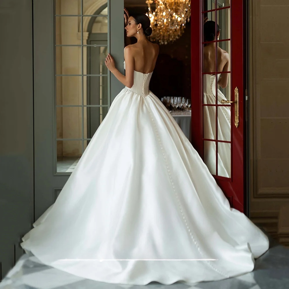Strapless Beaded White Satin Simple Wedding Dress Sweetheart Sleeveless Pearls Pleat Corset Bridal Gown 2025 Elegant Bride Robe De Mariee Sweep Train