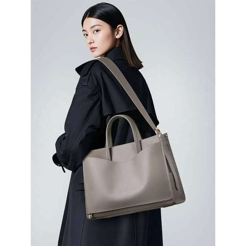 Business Genuine Leather Women's Handbags Shoulder Tote Bag Large Capacity Briefcase 2025 New Commute 14 Inch Laptop Bags