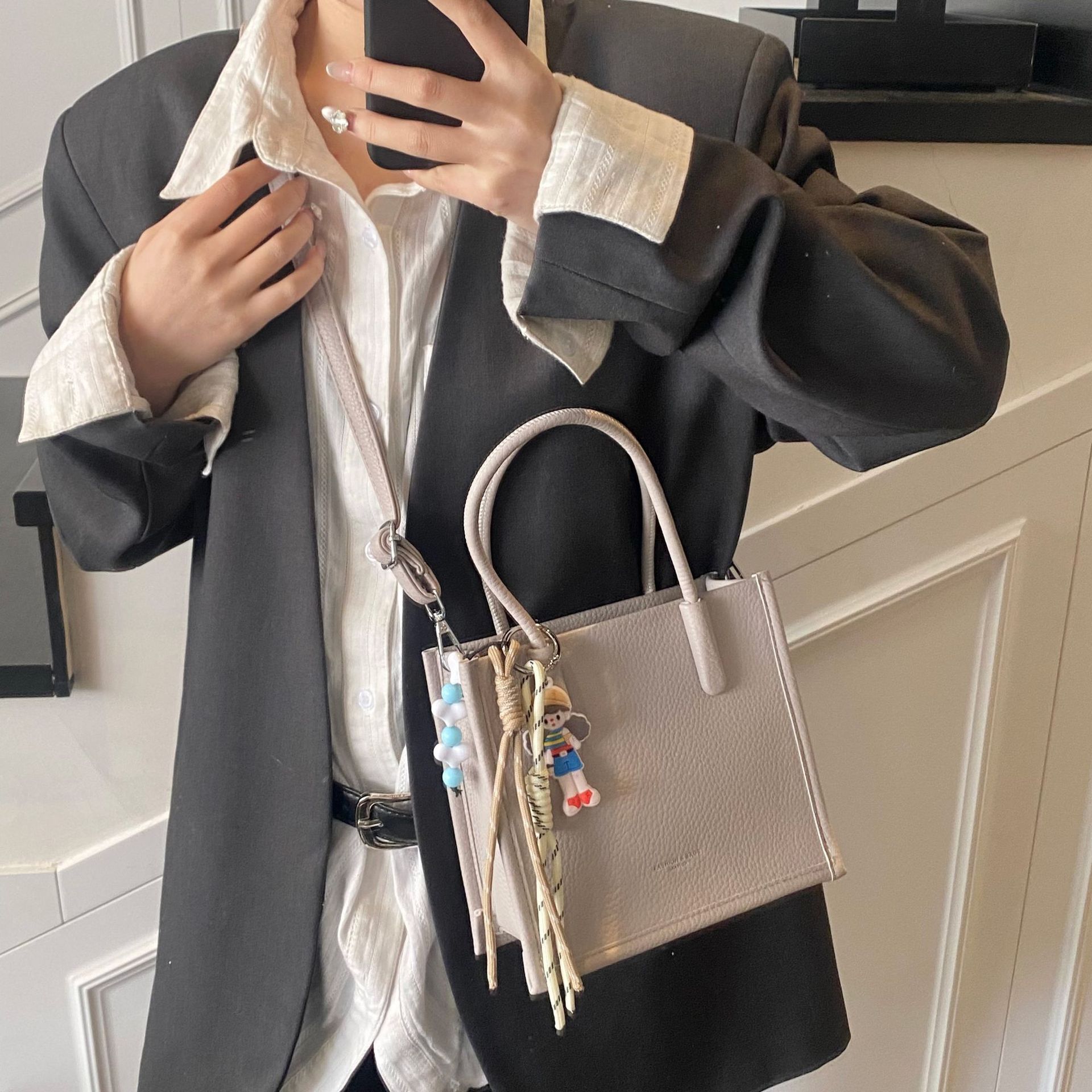 designer Large Capacity Bag for Women Summer 2025 New Fashion High-end Versatile Commuter Shoulder Underarm Tote Bag