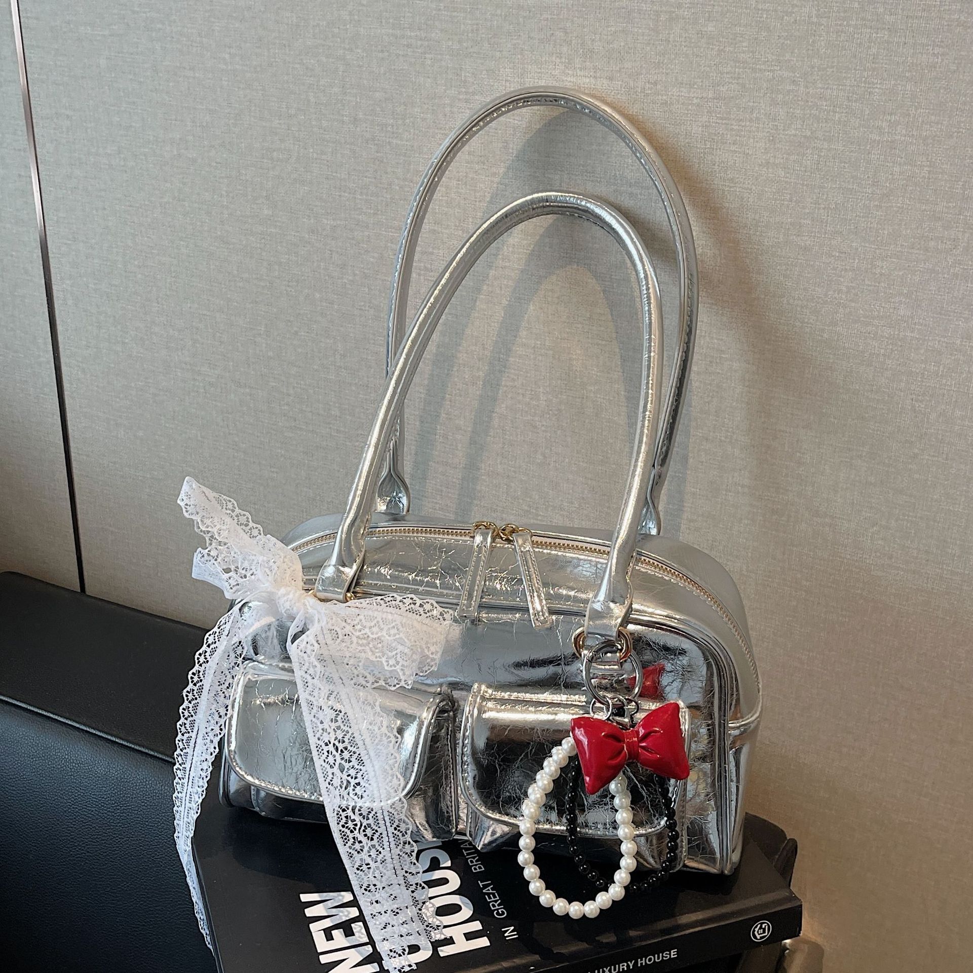 designer Korean Style Niche Design Underarm Boston Bag 2025 New Simple Handheld Bowling Bag Large Capacity Tote Bag