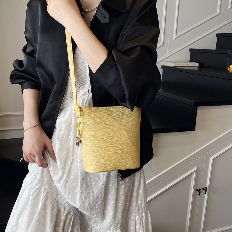 designer Korean Style Niche Design Fashion Simple Handbag Commuter Bag for Women 2025 Summer New Single Shoulder Crossbody Bucket Bag