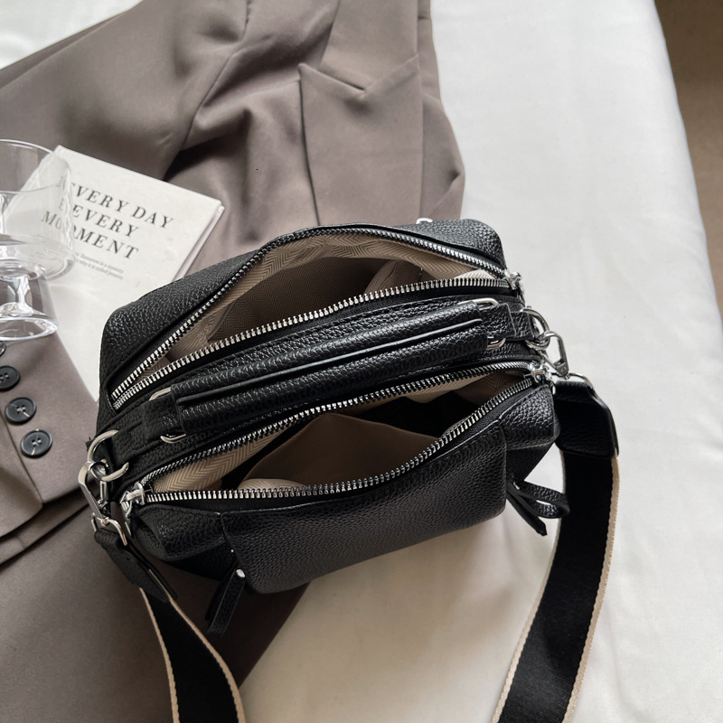 designer Hot-Selling Niche Retro Versatile Handbag for Women 2025 New Fashion Soft Leather Shoulder Crossbody Pillow Bag