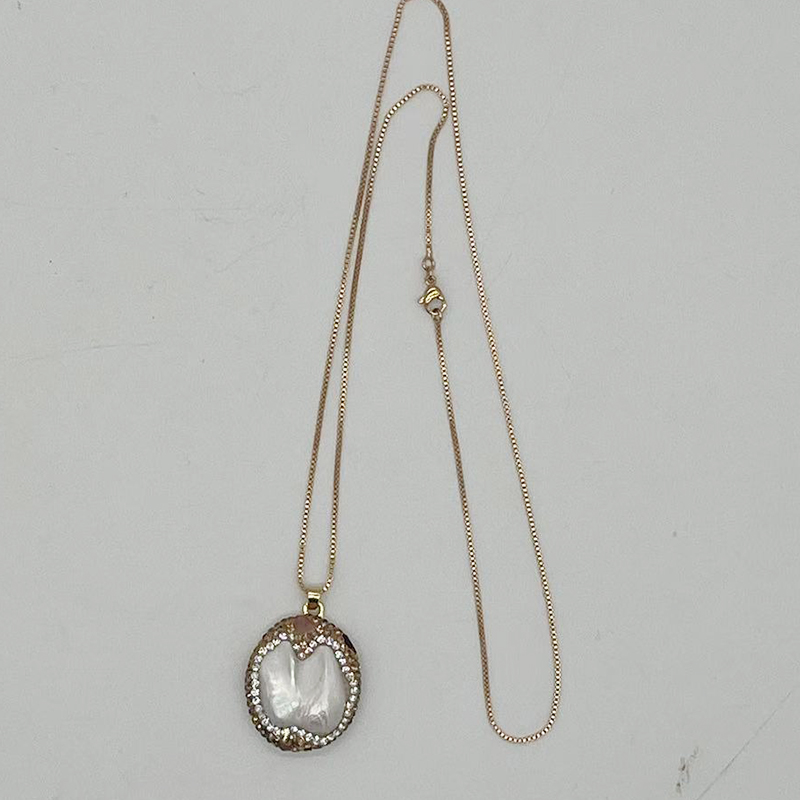 Vintage-Inspired Retro Pearls Neckpiece with Exquisite Baroque Finish Elegance Meets Style Accessory