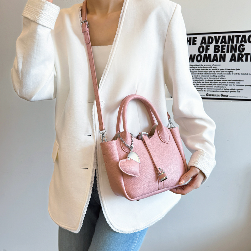 designer Korean Style Fashion Handheld Bucket Bag for Women 2025 Spring New Simple Versatile Shoulder Bag High-end Casual Women's Bag
