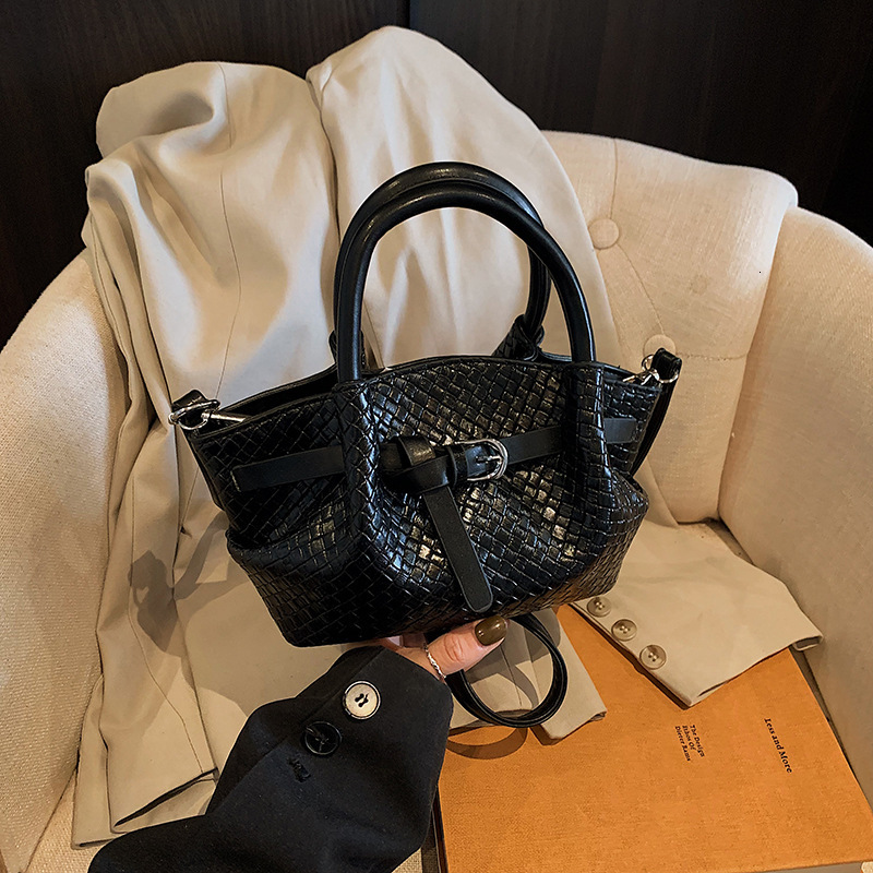 designer Korean Niche Handwoven Bag for Women 2025 New Trend Spring Fashion Basket Bag Versatile Crossbody Bag