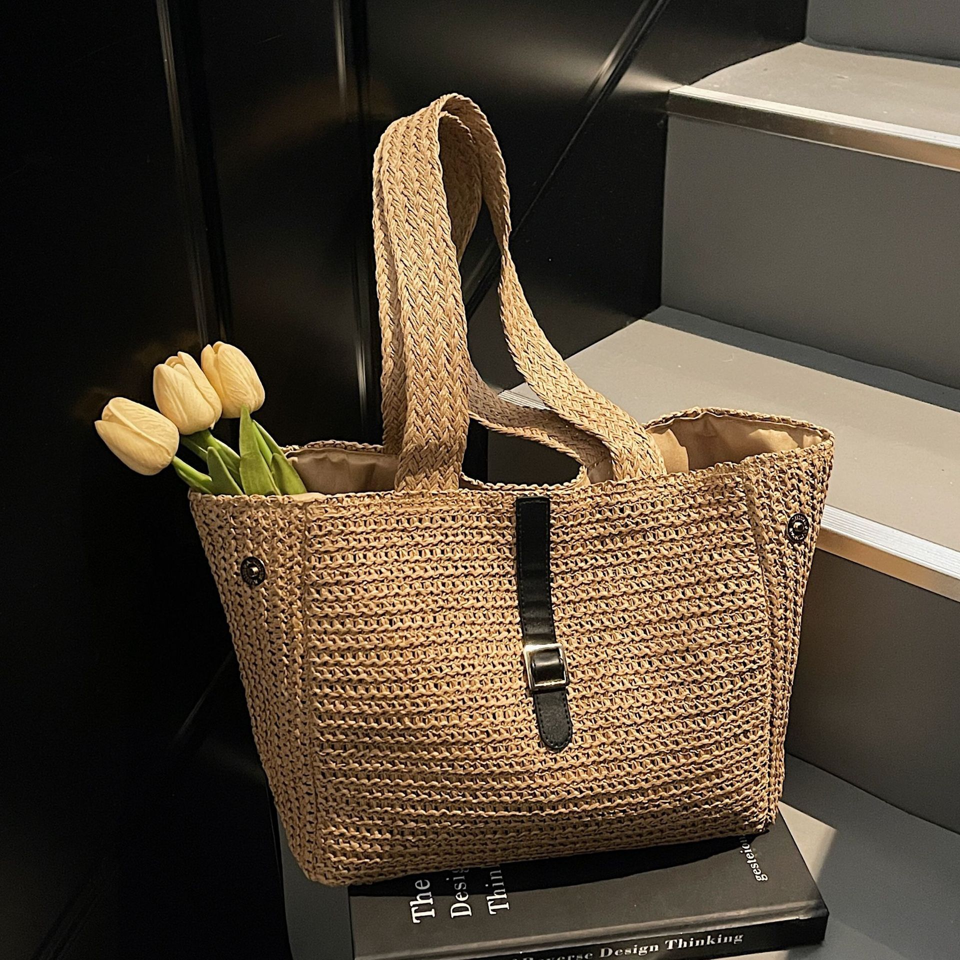 designer Niche Design Versatile Woven Bag for Women 2025 New Summer Fashion Large Capacity Commuter Straw Tote Bag