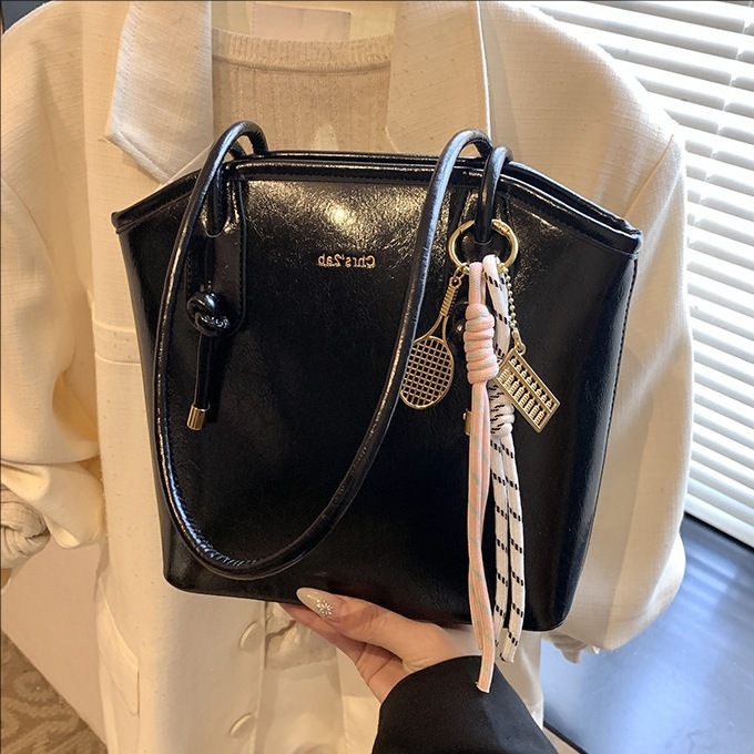 designer Trendy Simple Large Capacity Shoulder Underarm Bag for Women 2025 New High-end Fashion Versatile Handheld Bucket Bag