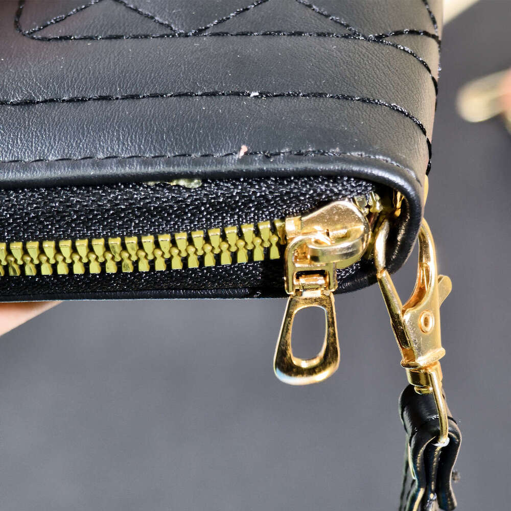 Women's Wallet Long Style 2025 New Versatile Large Capacity Zipper Letter Embroidery Soft Leather Clutch