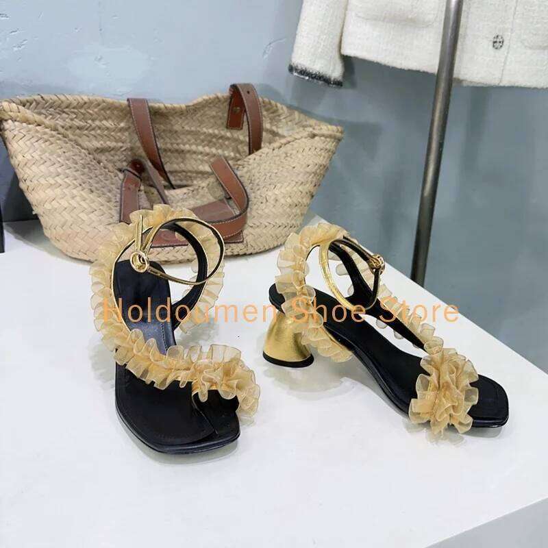 Novel Pleated Mesh ing Leather Design Strange Style Heel Square Toe Ankle Strap Buckle Fashion Catwalk Sandal