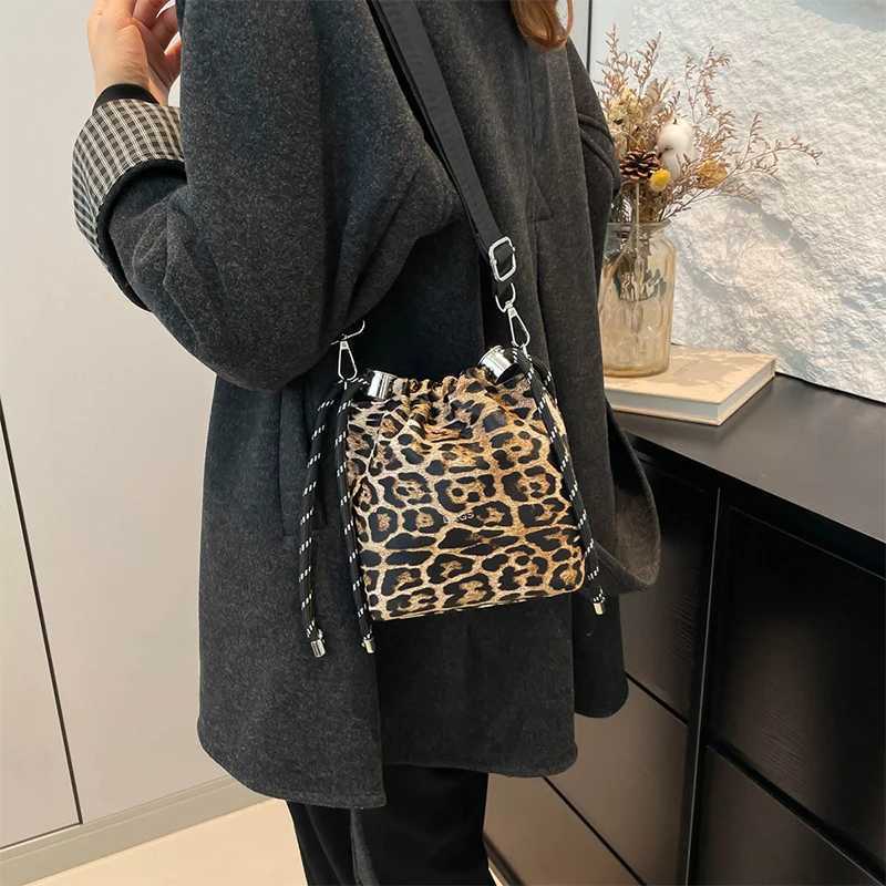 New Womens Mini Leopard Crossbody Bag Pu Leather Bucket Bag Drawstring Shoulder Bag Wide Strap Womens Bags Large Storage Bags XJ250604
