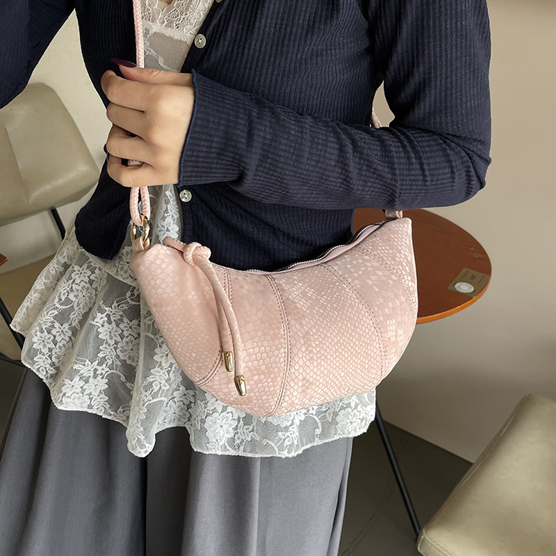 designer French Style Niche Texture Crossbody Horn Bag for Women 2025 Spring Fashion Versatile Dumpling Bag Simple Shoulder Bag Trend