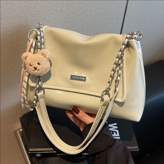 designer Large Capacity Soft Leather Commuter Tote Bag for Women 2025 New Versatile Chain Crossbody Bag Casual Shoulder Underarm Bag