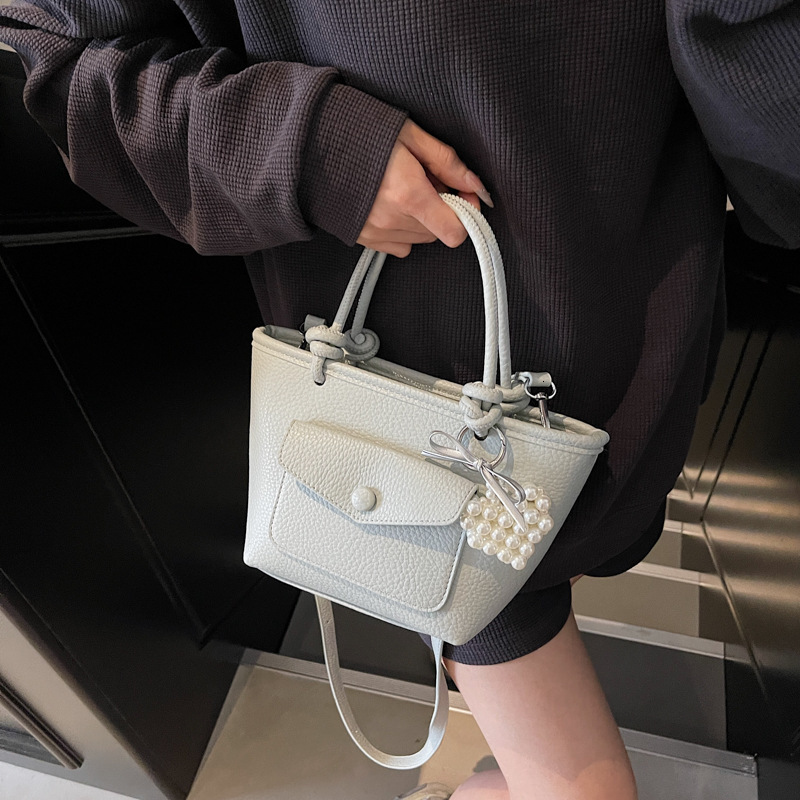 designer Large Capacity Handheld Bucket Bag for Women 2025 New Fashion Versatile Shoulder Bag Korean Style Niche High-end Underarm Bag