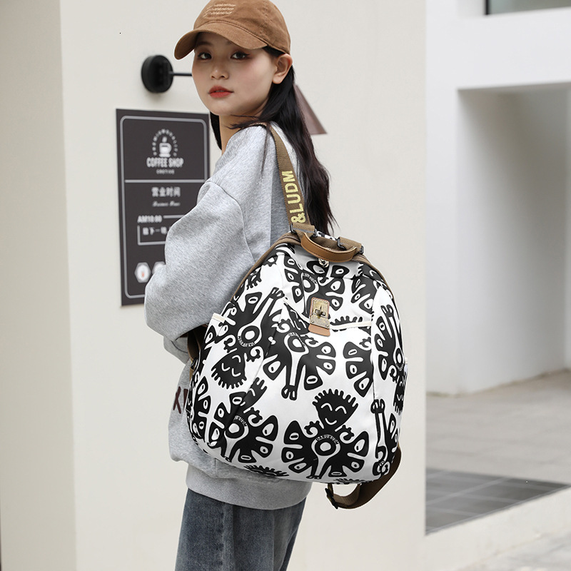 Free Shipping Korean Designer Bag Outdoors Style Backpack For Women New Fashion Travel Casual Outdoor Women's Backpack Large Capacity Printed Sch