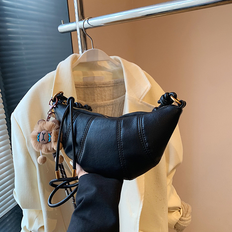 Ladies' autumn and winter new fashion niche design crossbody bag commuting dumpling bag designer women's shoulder bag
