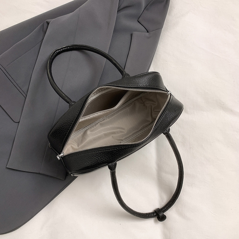 designer Korean Niche Handheld Bowling Ball Bag for Women 2025 New High-end Retro Versatile Shoulder Underarm Bag Trend