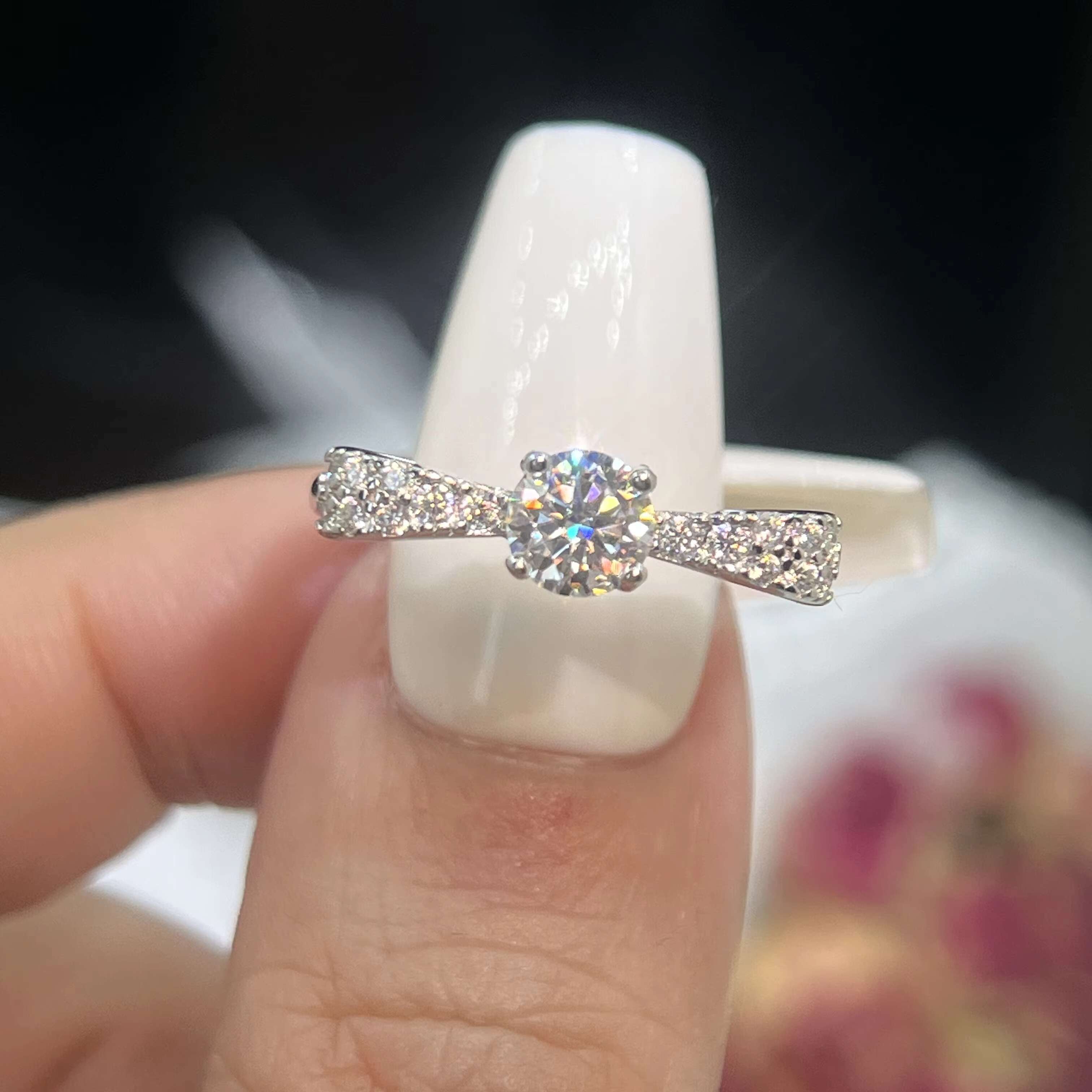 Fine Jewelry VVS 0.5ct Lovely Bowknot Diamond Moisssanite White Gold Plated s925 Sterling Silver Engagement Ring for Women Lady