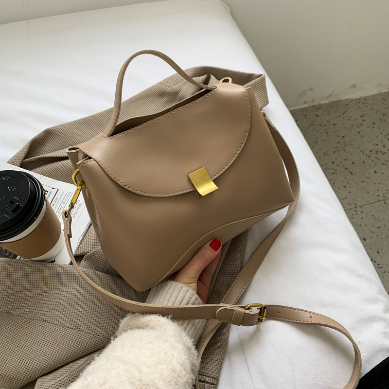 Free Shipping Designer Bag Women's New Trendy Niche Design Fashion Shopping Bag Versatile Large Capacity Lock Handbag Shoulder Crossbody Bag