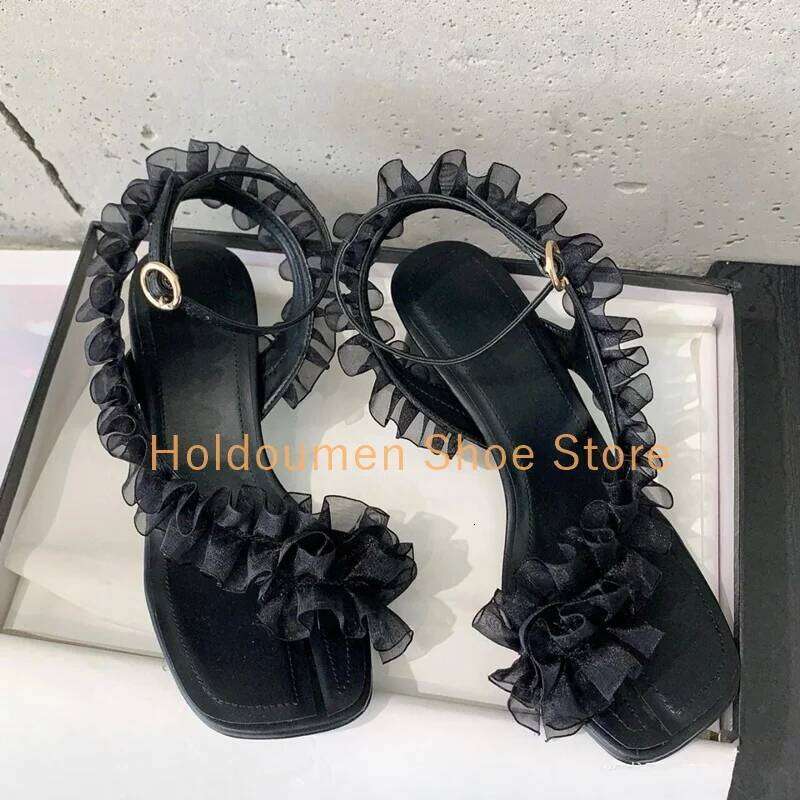 Novel Pleated Mesh ing Leather Design Strange Style Heel Square Toe Ankle Strap Buckle Fashion Catwalk Sandal