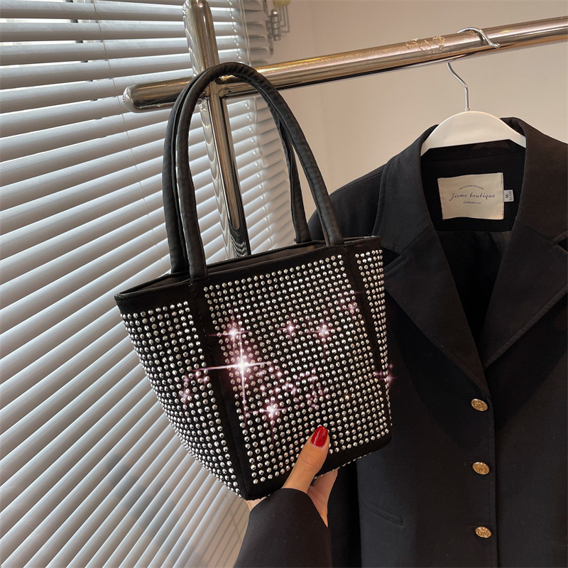 Top brand high-quality new free designer bag trendy flowing diamond chain bucket handbag elegant and casual shoulder width fashionable bag new free de