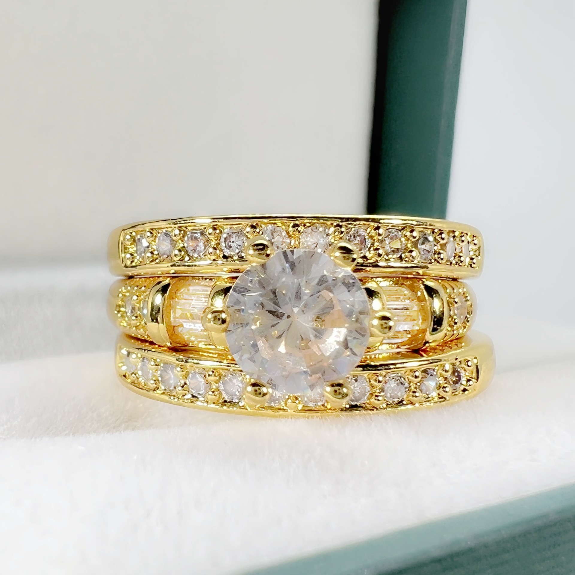 2025 Choucong Ins Top Sell Wedding Rings Luxury Jewelry 925 Sterling Silver Fill 18K Gold Round 5A Cubic Zircon CZ Diamond Party Eternity Women Couple