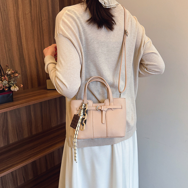 designer Women's Simple Fashion Niche Handbag Underarm Bag Foreign Trade New Shoulder Bag 2025 Large Capacity Tote Bag