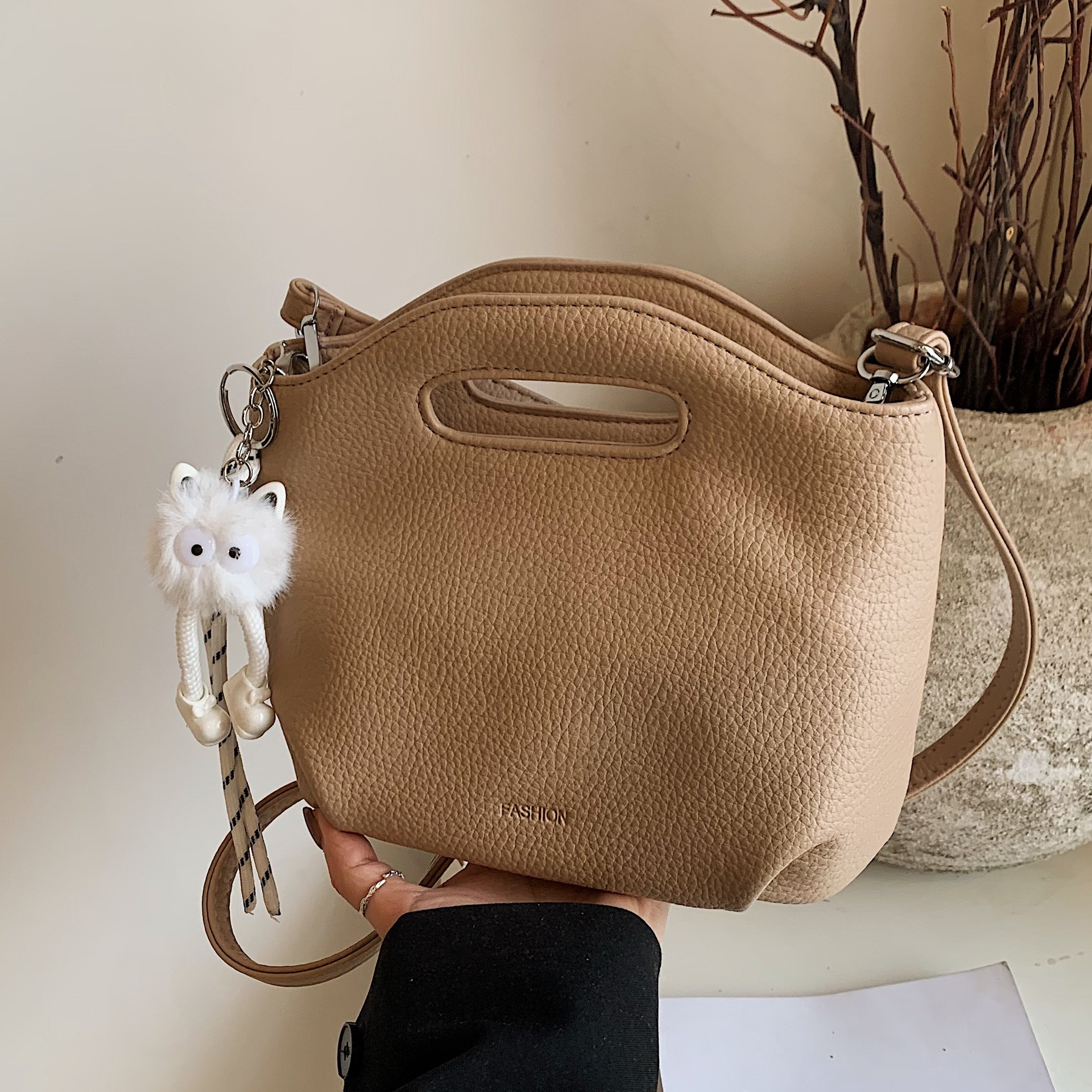 designer Handheld Pleated Cloud Bag for Women 2025 New Trend Korean Style Niche Underarm Bag Versatile Crossbody Bag Bucket Bag