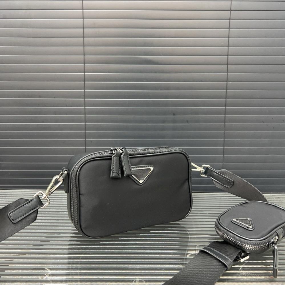 Casual crossbody bag, single shoulder lightweight nylon crossbody bag, single shoulder thick Oxford cloth versatile men's and women's small 