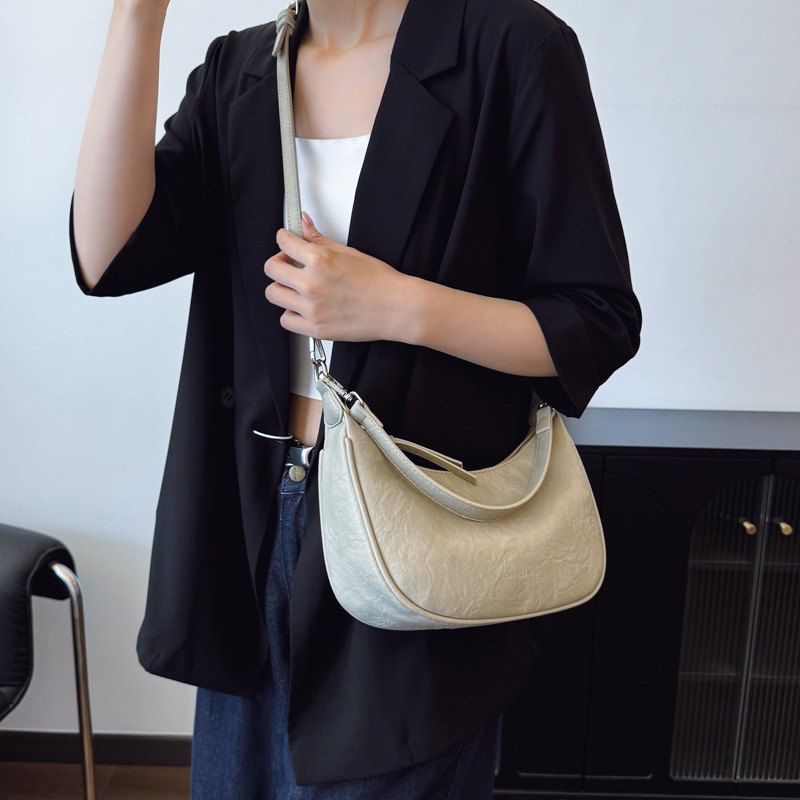 designer 2025 New Small Bag for Women, High-End Crossbody Dumpling Bag, Niche Design, Fashionable Versatile Commuter Underarm Bag